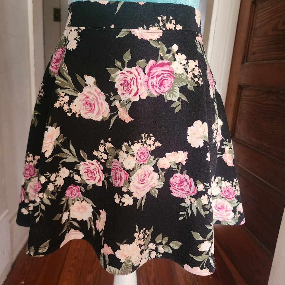 Forever 21 Floral Skater Skirt - Picture 3 of 5